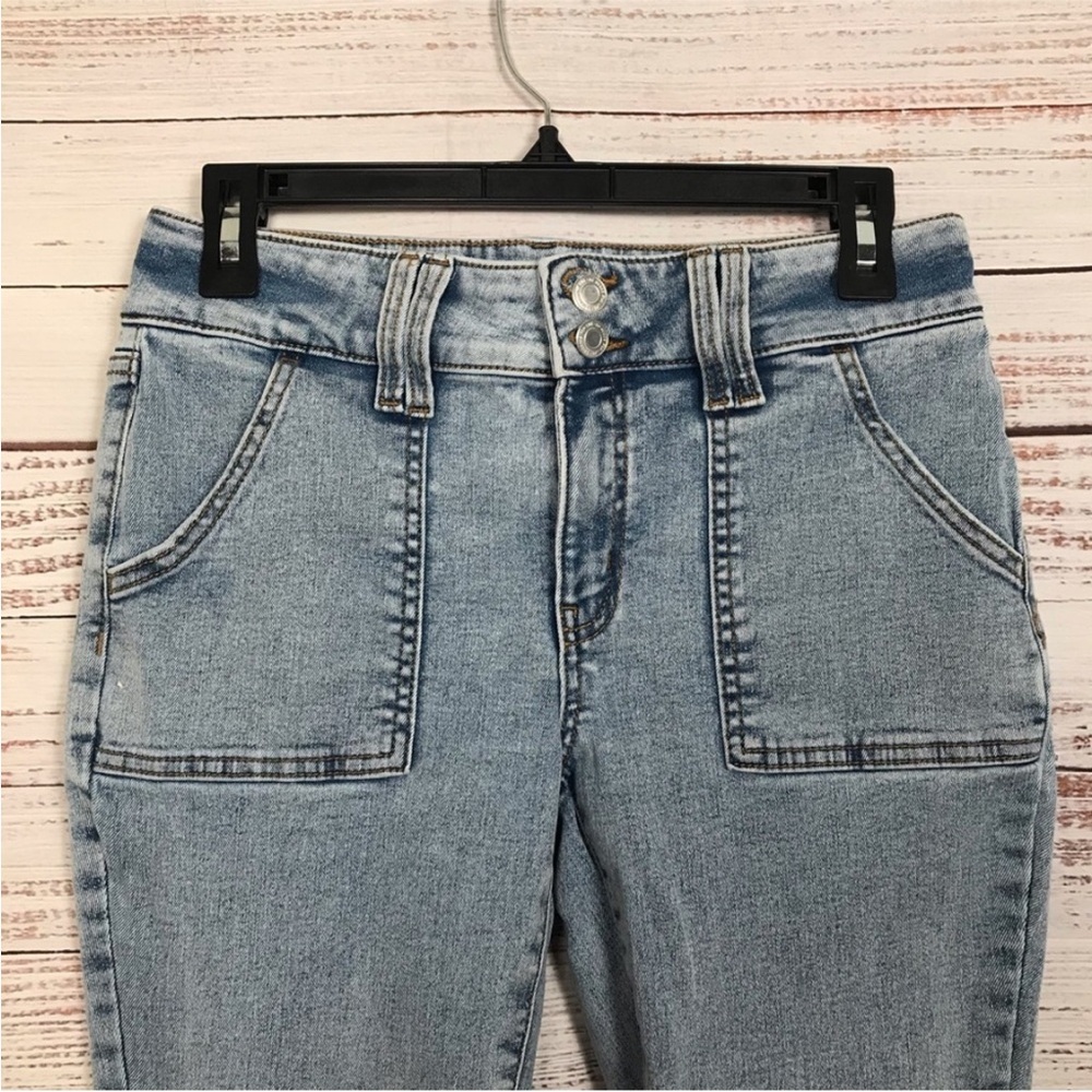 SO jeans light wash low rise size 9 Tall Casual Flare leg Dressy Jeans
